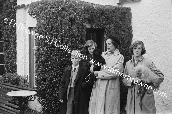 GLIN CASTLE GROUP IN RAIN DESMOND (K OF GLIN) FIELDA RACHEL AND MADAME FITZGERALD